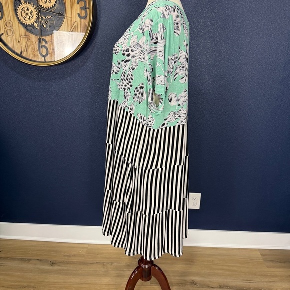 Glitzy Girlz Boutique Mint Print Black & White Striped V-Neck Tiered Dress 4X - Picture 3 of 6